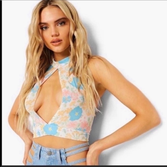 Boohoo Tops - NWT Boohoo Floral Print Cut Out Halter Top US 8